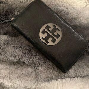 Tory Burch Black Patent Logo Zip Wallet